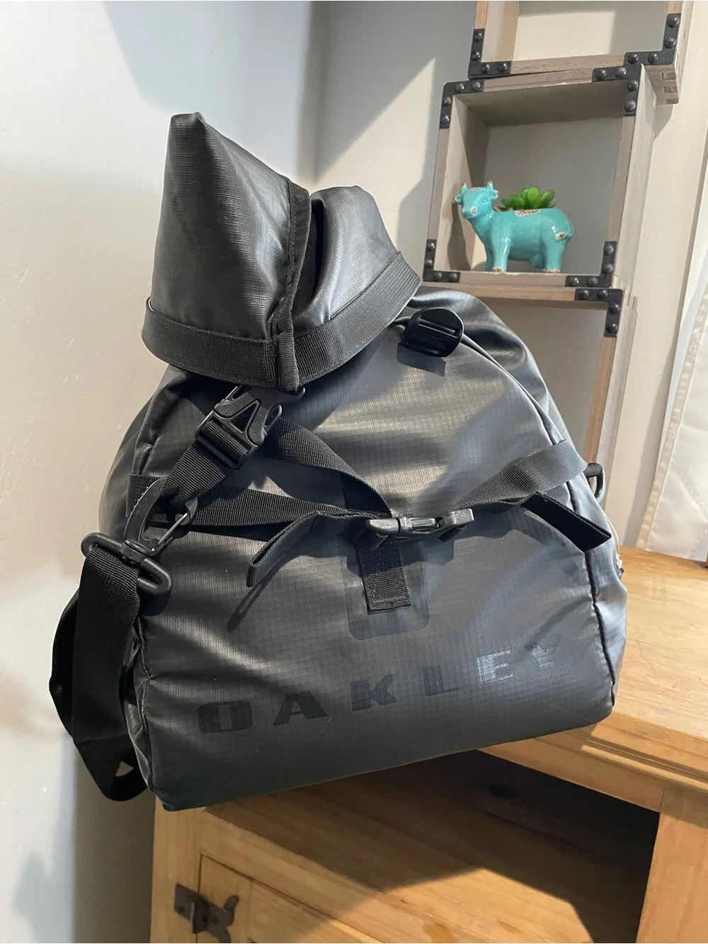 Oakley Motion 42 canvas bag in black features a waterproof roll-top design.